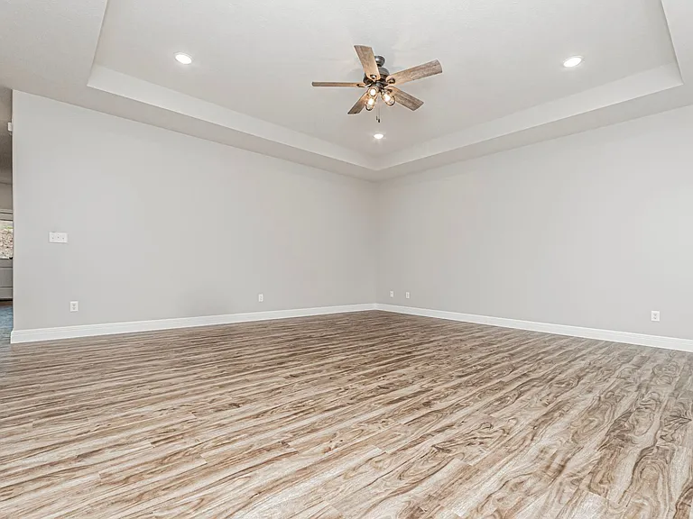 1704 Kenneth Dr — Photo 3