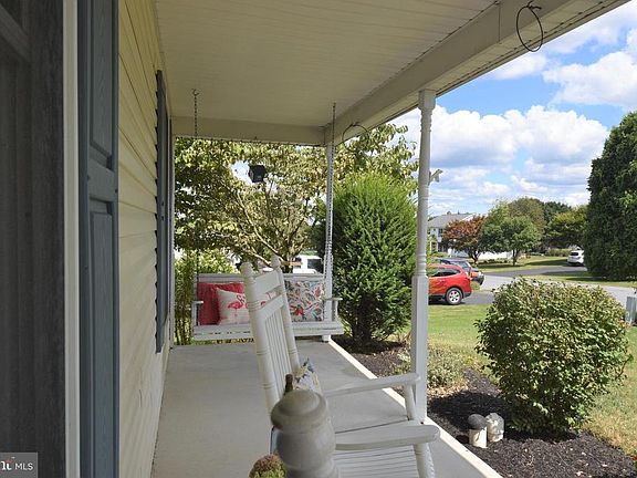 3rd image of 139 Fairway Dr