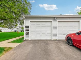 1362 S Glen Cir APT B, Aurora, IL 60506