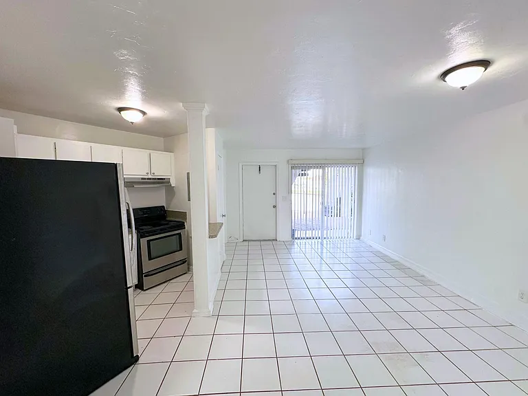 519 W Kalmia Dr #2 — Photo 10