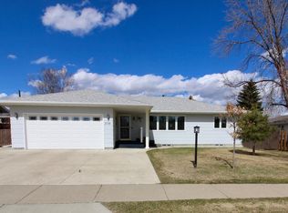374 Telstar Dr, Bismarck, ND 58503