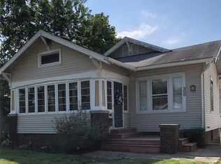 300 Broadway St, Gillespie, IL 62033