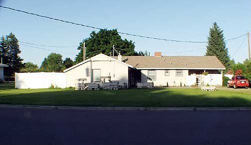 Front with Vinyl Fence