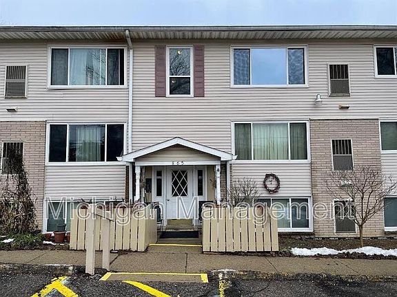 2nd image of 885 E Summit St #44