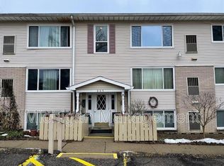 875 E Summit St #27, Milford, MI 48381