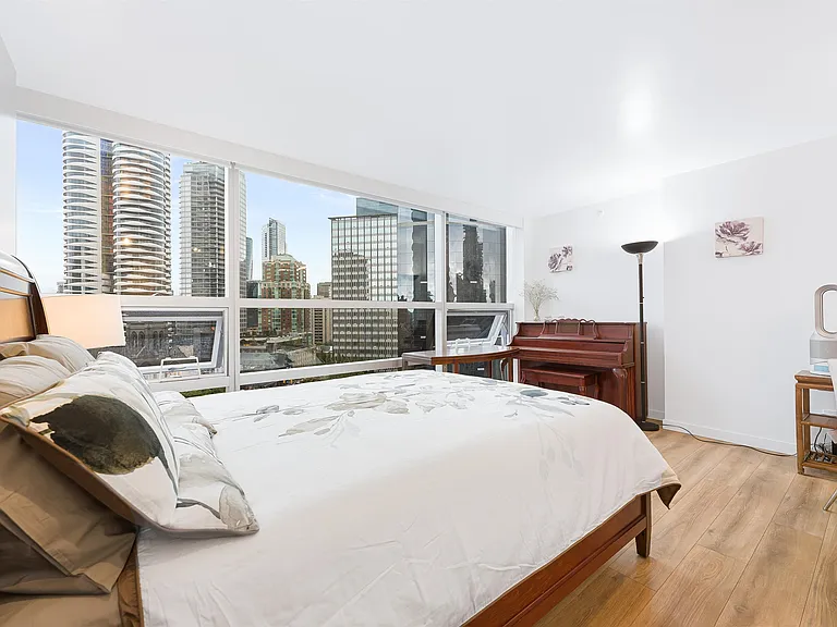 1050 Burrard St #1406 — Photo 5