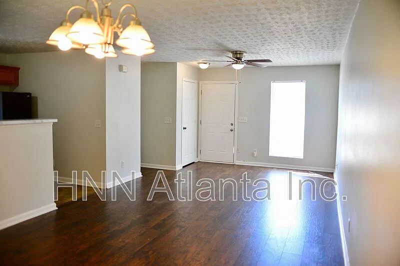 3 bed, 2.0 bath, 1170 sqft, $1,495 — Photo 3