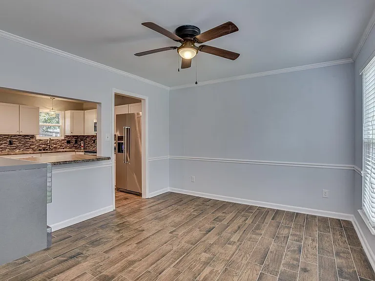 2211 Pleasant Dr — Photo 10