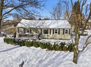 92 Hartley St, Lapeer, MI 48446