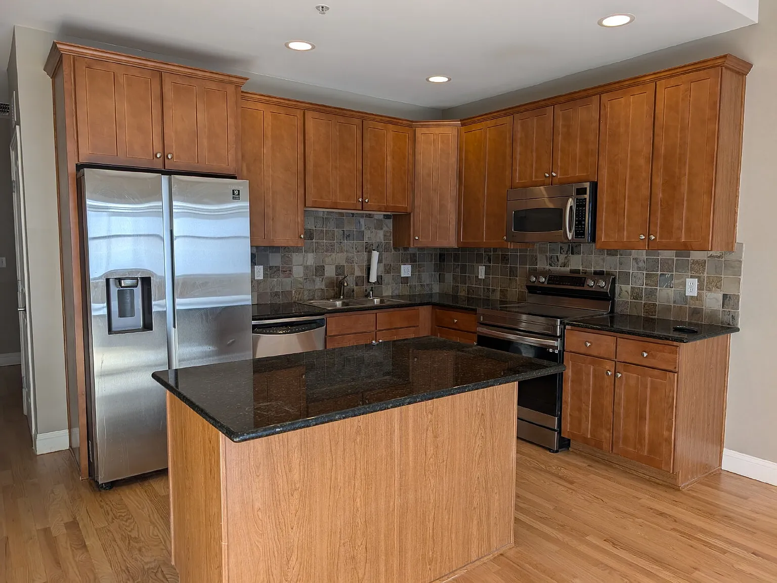 2 bed, 1.0 bath, 829 sqft, $1,995 — Photo 4