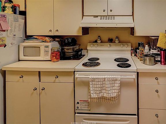 4th image of 11 Tanglewood Dr APT 6