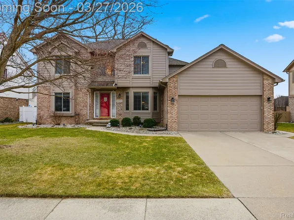 23856 Keyway Dr, Macomb, MI 48042