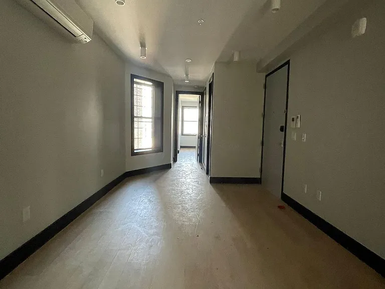 41 Van Wagenen Ave #4L — Photo 3