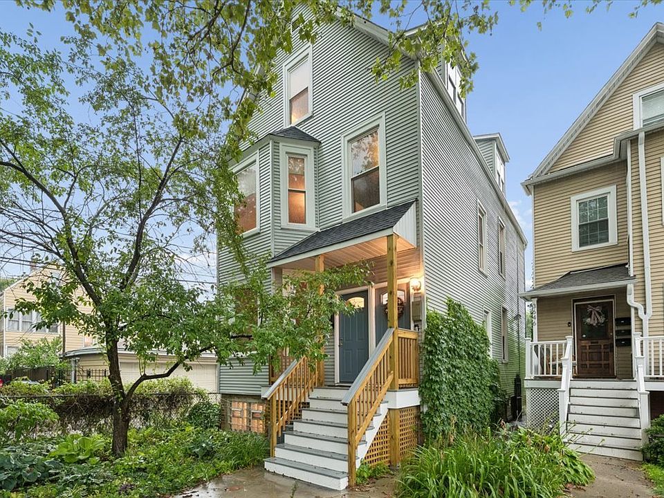 1st image of 3650 W Oakdale Ave