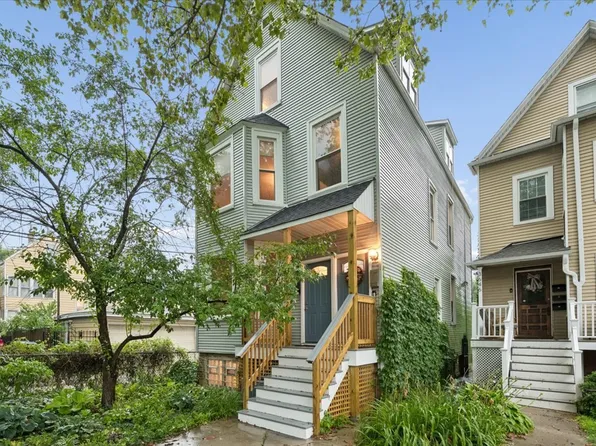 3650 W Oakdale Ave, Chicago, IL 60618