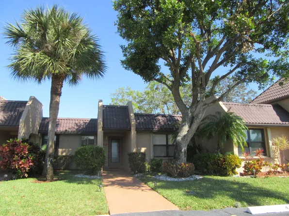 109 Lake Nancy Drive, West Palm Beach, FL 33411