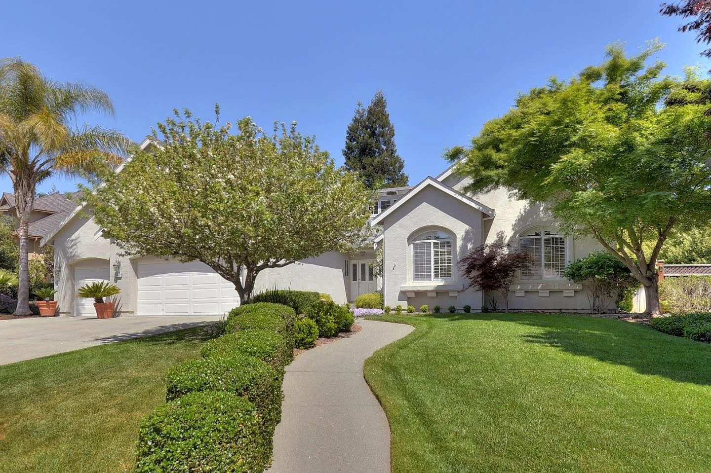 8610 Larkspur Ln photo 1