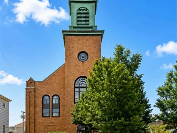 859 Pine St, Fall River, MA 02720