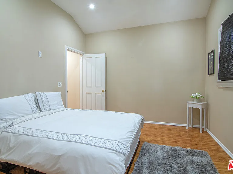 508 N Canon Dr — Photo 33