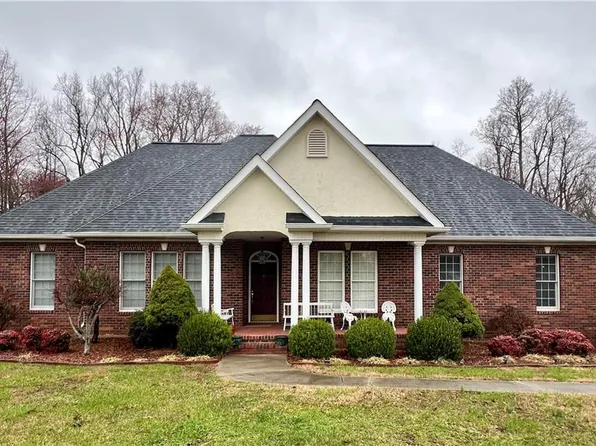 107 Kaylan Ln, Thomasville, NC 27360