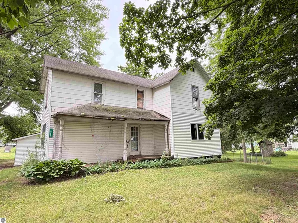 10260 E Coe Rd, Saint Louis, MI 48880