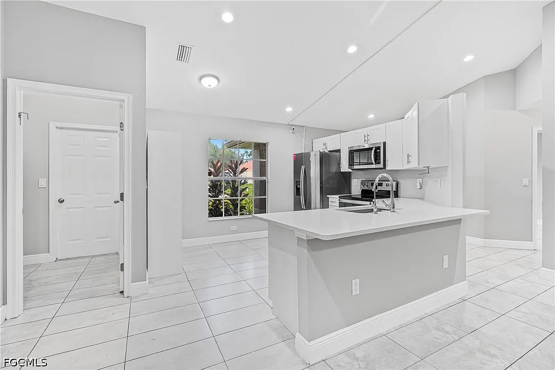 3 bed, 2.0 bath, 1307 sqft, $1,895 — Photo 4