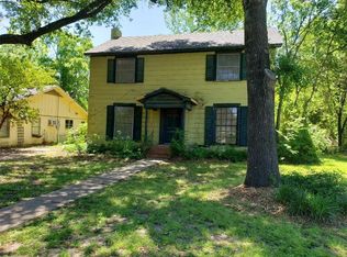 303 N Madison St, Madisonville, TX 77864