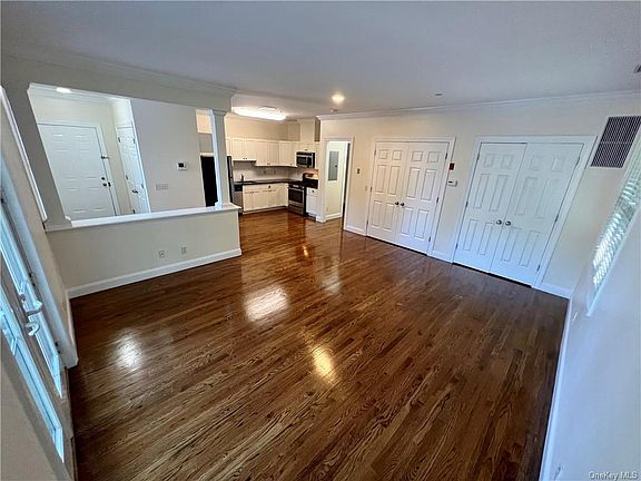 4th image of 222 Main St #37