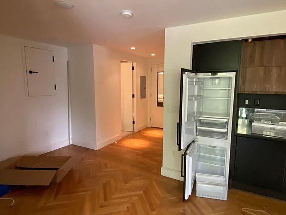 4th image of 233 Gold St #309