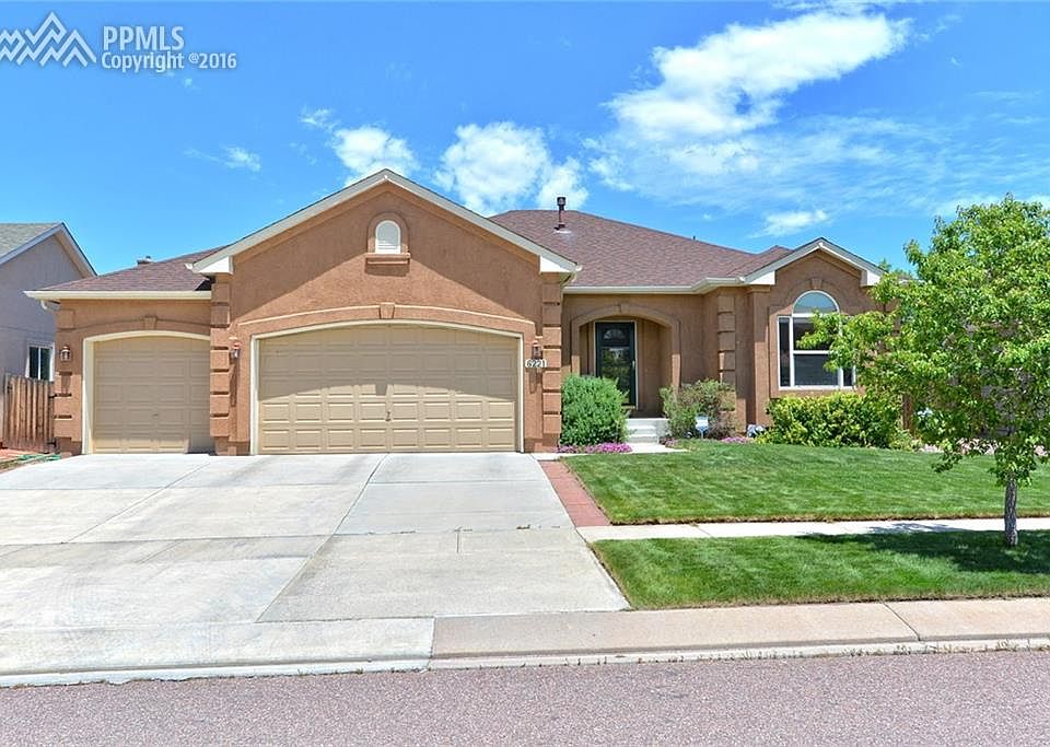 FRONT VIEW OF THE HOME