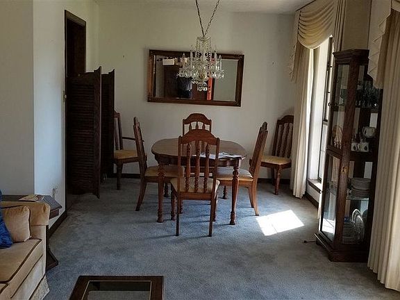 2nd image of 2776 Venetian Way