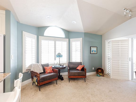 5th image of 818 Summit Dr