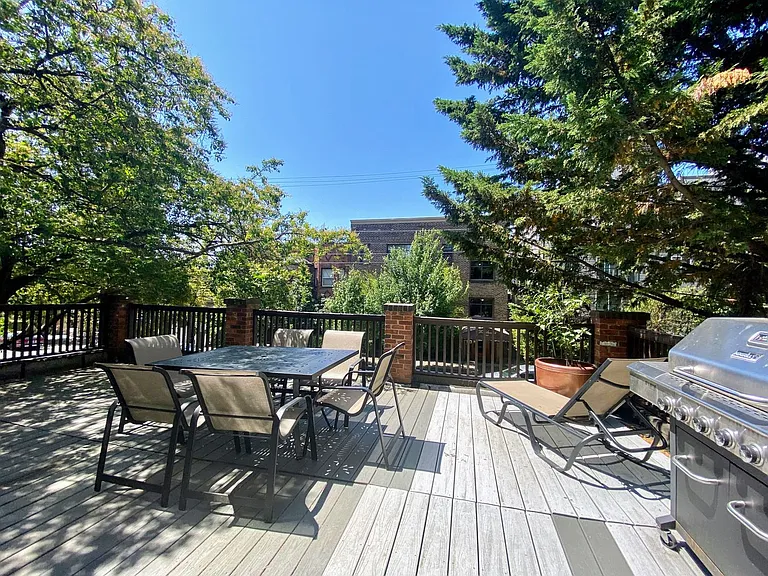 220 Belmont Ave E — Photo 7