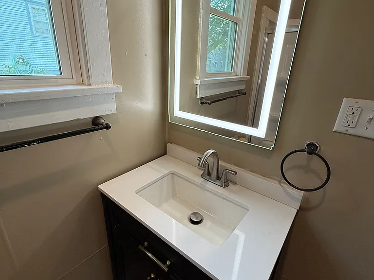 1300 N Burlington Ave — Photo 12