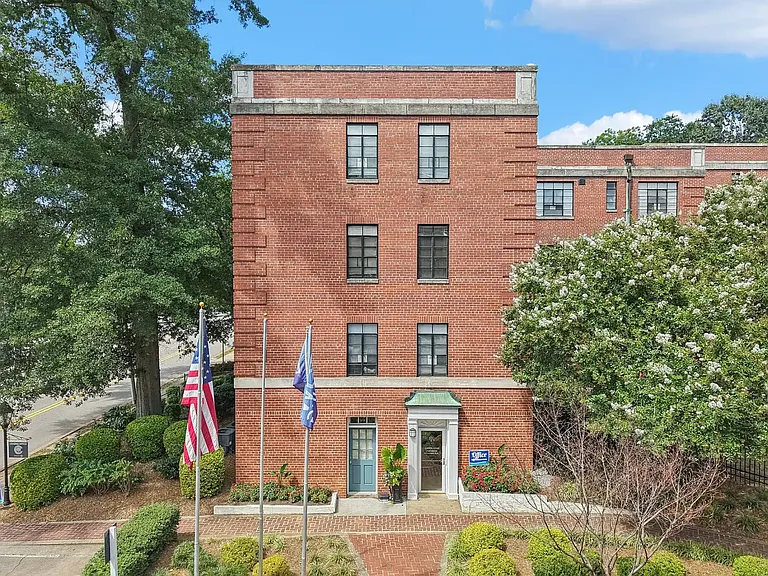 Cameron Court Apartments — Photo 44