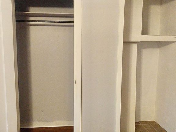 4th image of 5111 Summers Ln