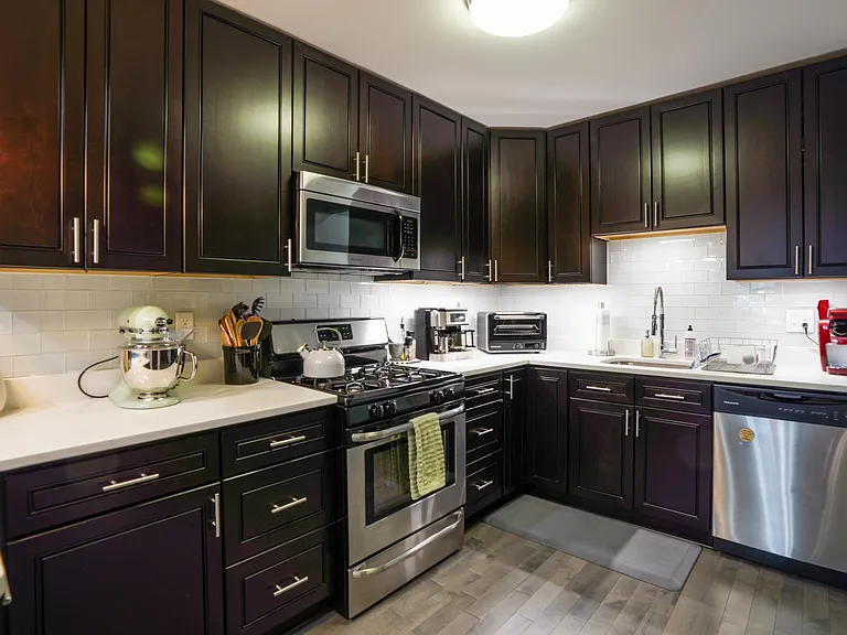 22 E Heath St — Photo 5