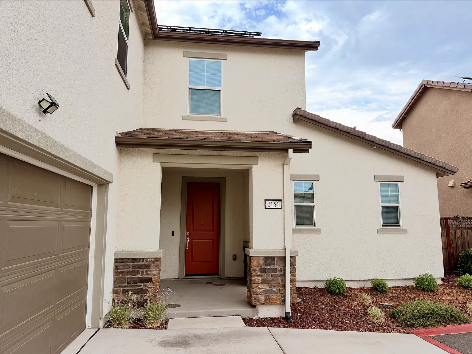 4 bed, 1992 sqft, $3,395 — Photo 2