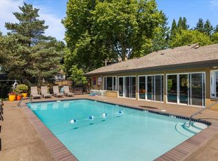 12375 Mount Jefferson Ter APT 7J, Lake Oswego, OR 97035