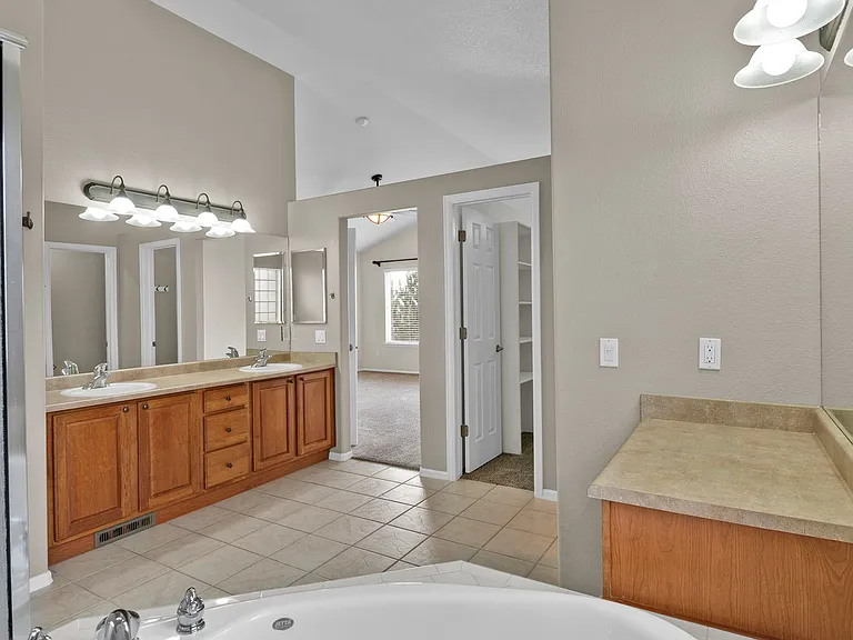 705 Witchhazel Ct — Photo 33