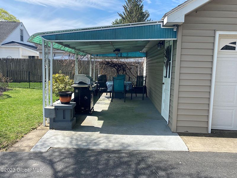 4th image of 2801 Granville Avenue