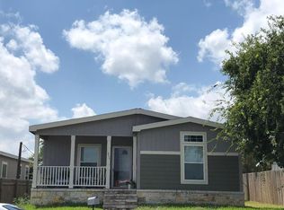 311 E Leona St, Uvalde, TX 78801