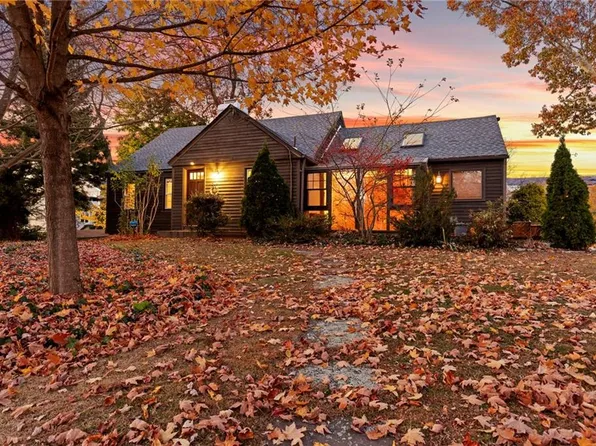 509 Squantum Dr, Warwick, RI 02888