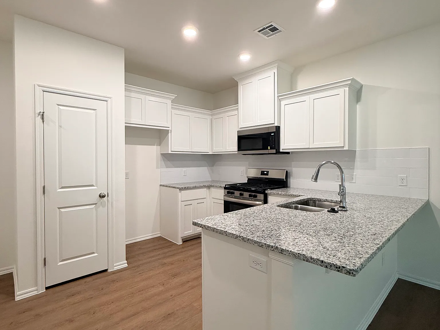 3 bed, 1250 sqft, $1,645 — Photo 3