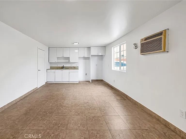 6827 Simpson Ave #4 — Photo 5