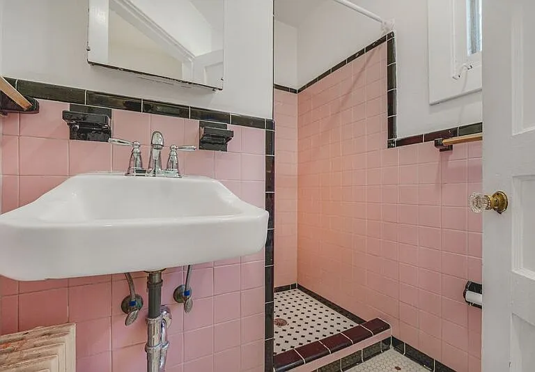 1004 Prince Edward St #1 — Photo 8