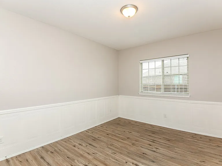 204 Bay St — Photo 13