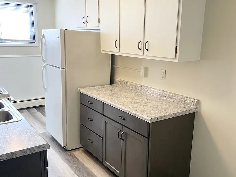 Sullivan Lake Apartments — Photo 8