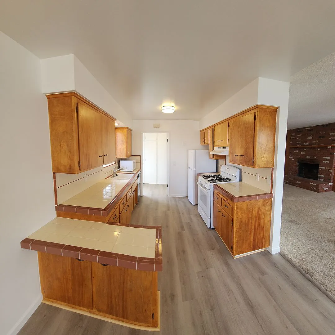 Classic MB Beach home- 2 Bed 1 Bath Home with a view of the water and the rock! — Photo 2