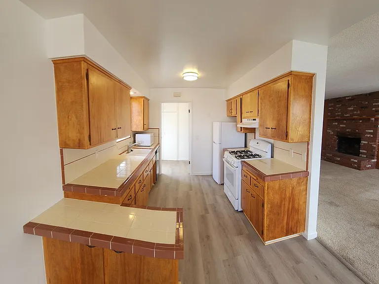 550 Piney Way — Photo 2